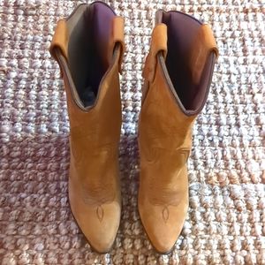 Oak Tree Farms Suede Western Boots Excellent condition/light wear. 6.5